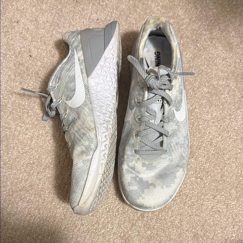 Nike Metcon Trainers Gray and White Camo